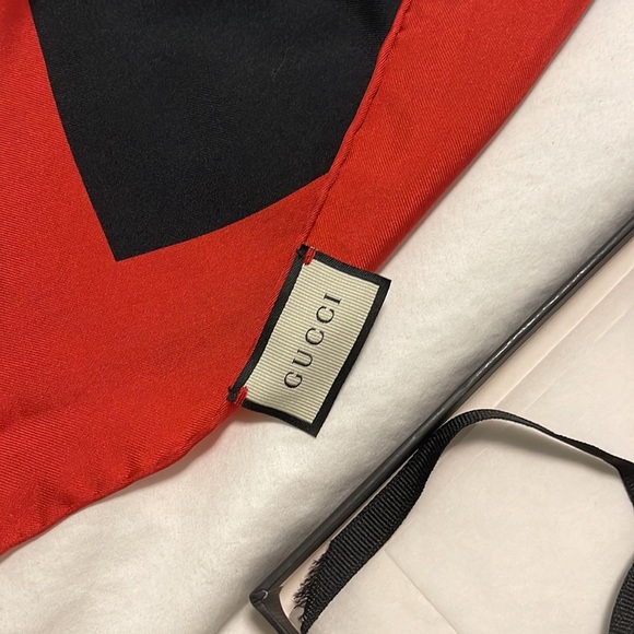 Gucci what are we going to do with all this future silk scarf - Picture 2 of 6